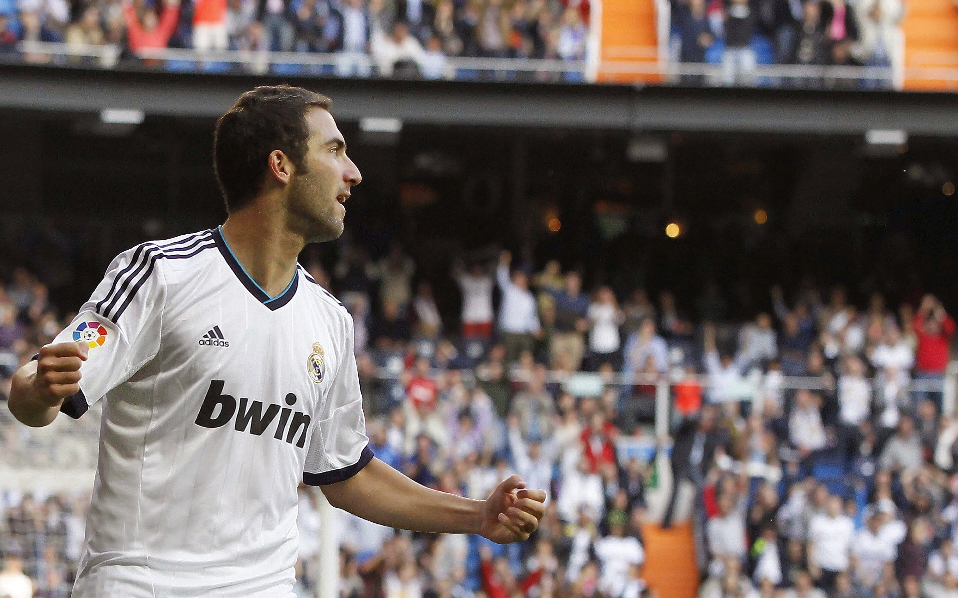 德甲巨头对决：豪门激战，场面火爆，德甲榜首大战