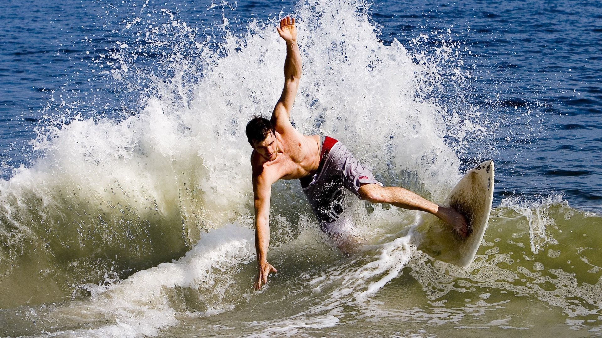 爱游戏app下载-精彩无极限：本轮比赛最激烈的争抢瞬间，挑战无极限下一句